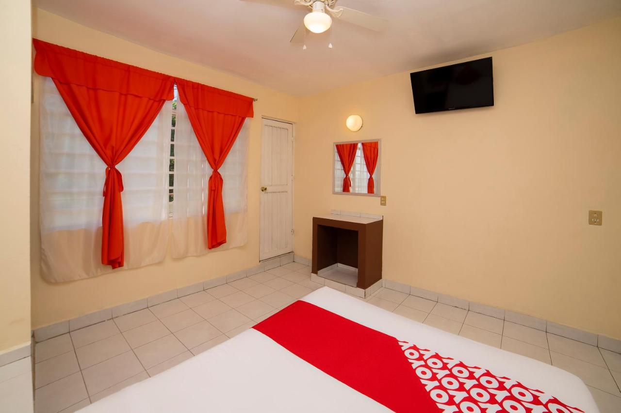 Oyo Hotel Jardin Carpio อากวสคาเลียนเทส ภายนอก รูปภาพ